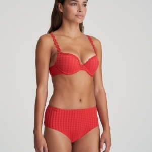 avero scarlet