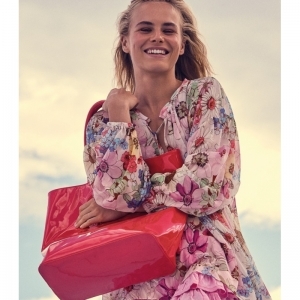 twbeach fushia bloem