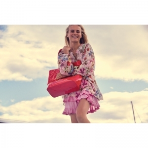 twbeach fushia bloem