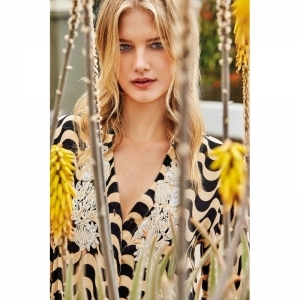 cora Zwart/beige